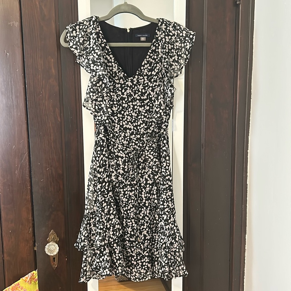Super Cute Tommy Hilfiger Floral Black and White Dress